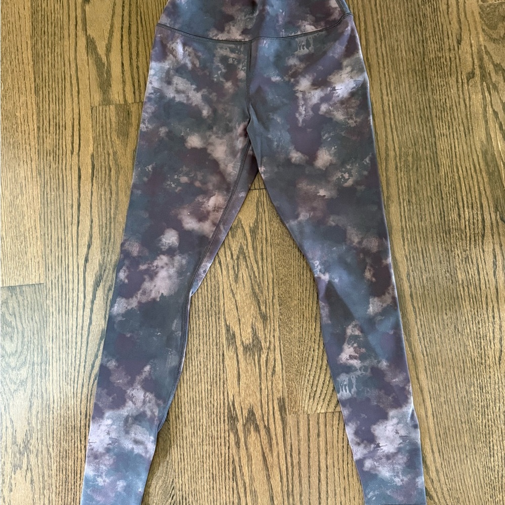 ALO NWOT women’s size Med Tie-Dye Leggings